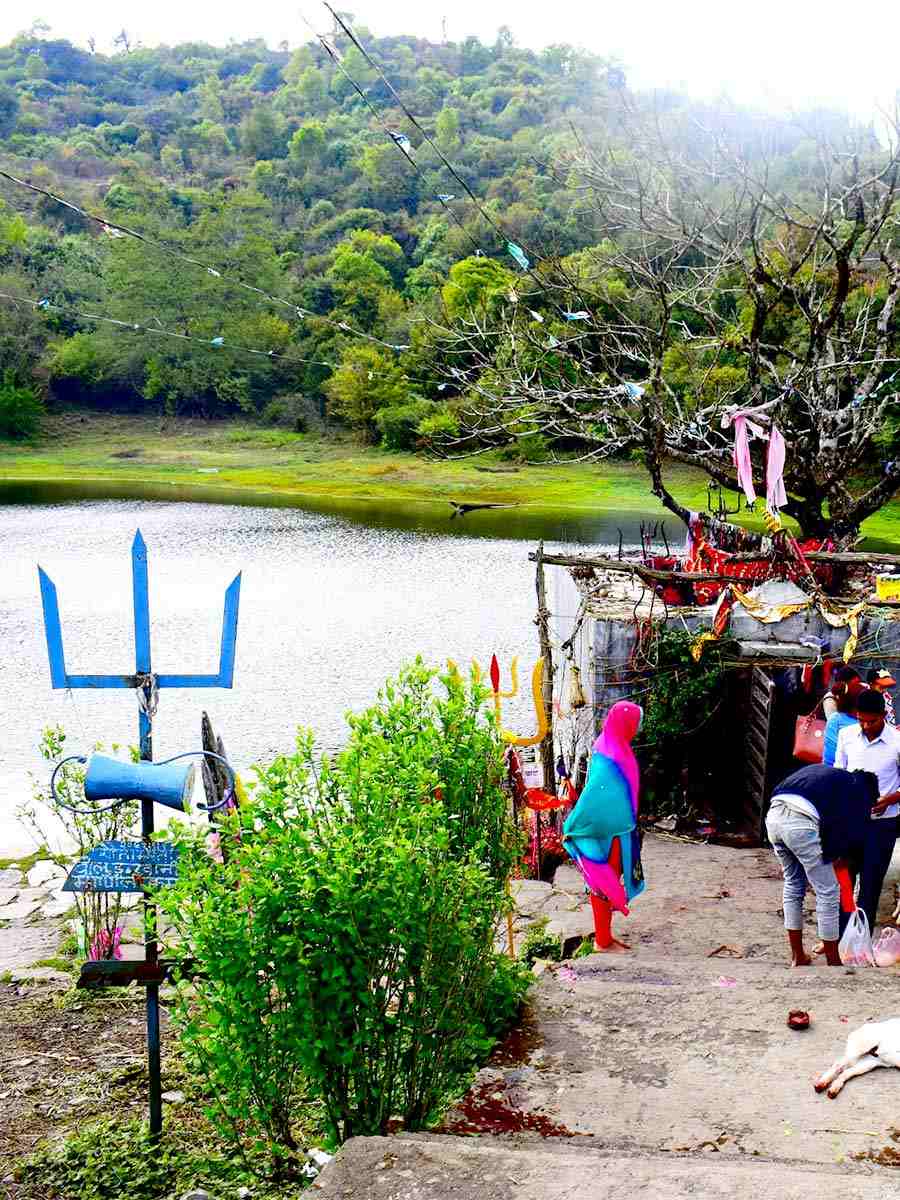 Rauta Pokhari, Rauta